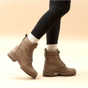 Timberland Women’s Courmayeur 6” waterproof boots. Taupe nubuck. Size 8.